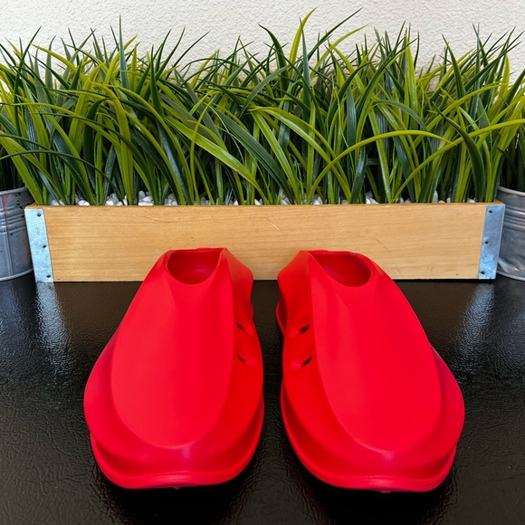 FCTRY Lab Knight Runner Red 3D Printed - Picture 4 of 10